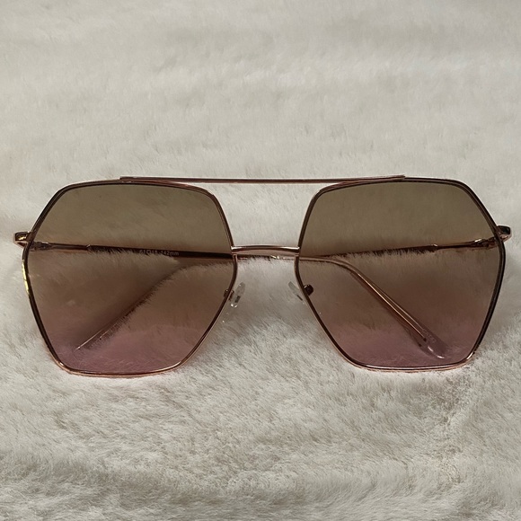 Urban Outfitters Accessories - Women’s Urban outfitters oversized sunglasses
